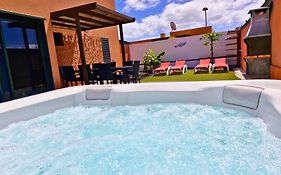 Sunrise Surf House, Big Garden, Hot Tub, Parking, Super-Fast Free Wi-Fi